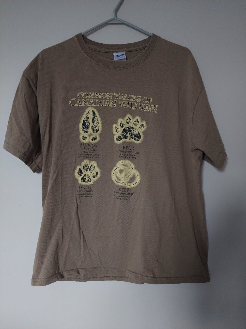 Gildan Men's Size L T-shirt "Common Tracks of Canadian Wildlife" Cotton Beige